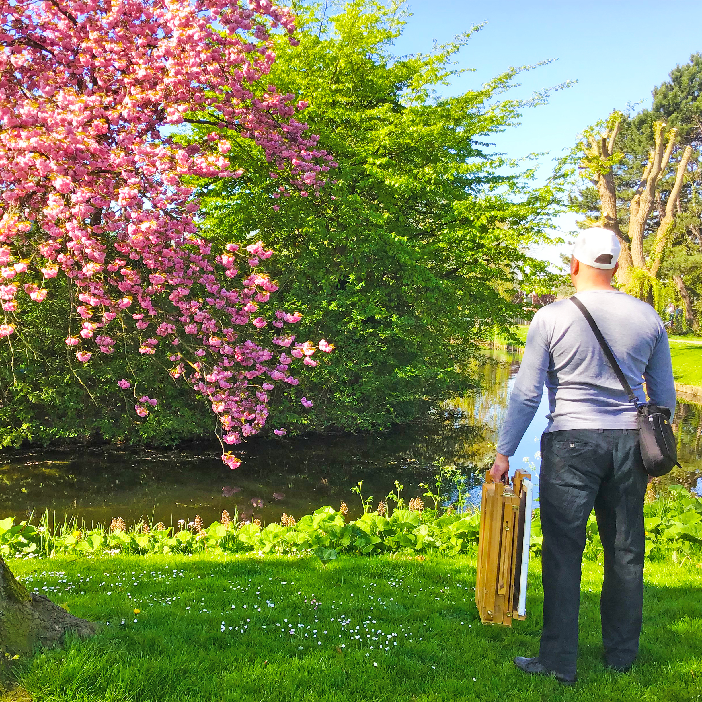 auke_rol_met_schildersezel_aan_waterkant_h